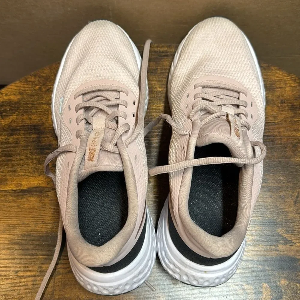 Nike Revolution 5 Barely Rose Running Sneakers BQ3207-600 Women's Size US‎ 8